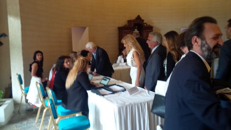 Η Μαρία Σόδη έκλεψε την παράσταση και στη Χαλκιδική -Το λευκό σύνολο και οι... θανατηφόρες γόβες που συζητήθηκαν [εικόνες] | iefimerida.gr 0