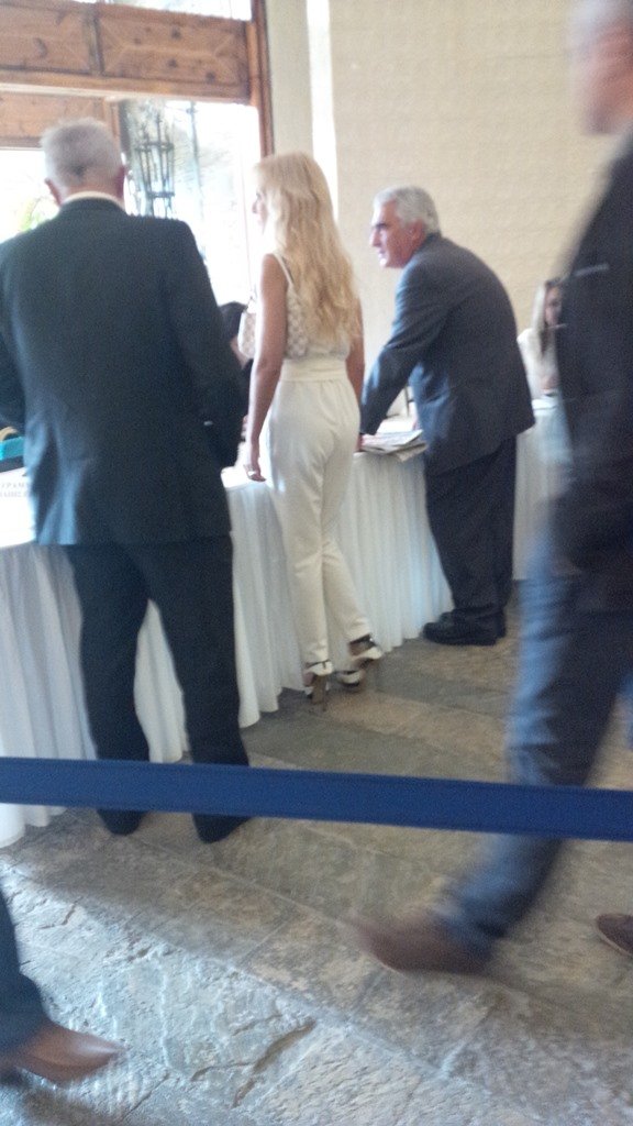 Η Μαρία Σόδη έκλεψε την παράσταση και στη Χαλκιδική -Το λευκό σύνολο και οι... θανατηφόρες γόβες που συζητήθηκαν [εικόνες] | iefimerida.gr 1