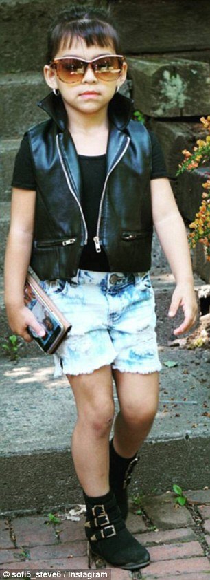 Στιλάτη από... κούνια- Η 5χρονη που αντιγράφει τις διάσημες και φοράει πανάκριβα ρούχα [εικόνες] | iefimerida.gr 1