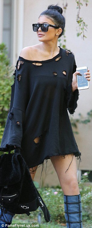 Στιλάτη από... κούνια- Η 5χρονη που αντιγράφει τις διάσημες και φοράει πανάκριβα ρούχα [εικόνες] | iefimerida.gr 6