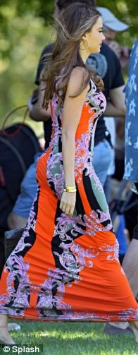 Η Σοφία Βεργκάρα ξαπλώνει στο γρασίδι και η Αυστραλία αναστατώνεται [εικόνες] | iefimerida.gr 4