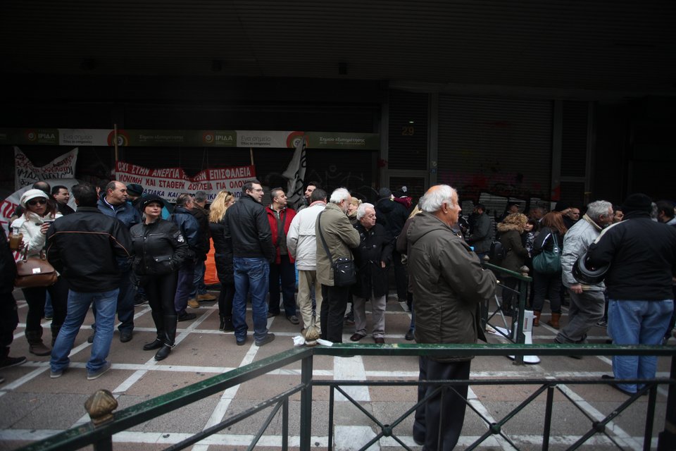 Πορεία διαμαρτυρίας στο υπουργείο Εργασίας από εργαζόμενους της Softex [εικόνες] | iefimerida.gr 2