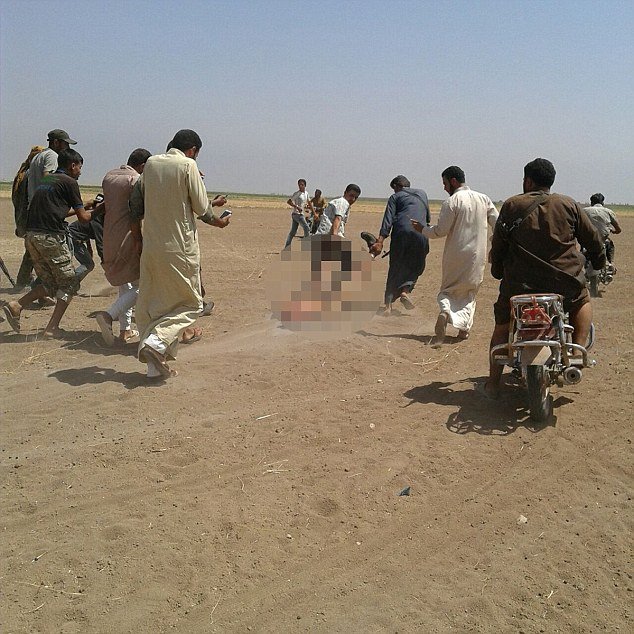 Συρία: Κατέρριψαν ρωσικό ελικόπτερο -Αντάρτες έσερναν τη σορό του πιλότου [εικόνες & βίντεο] | iefimerida.gr 1