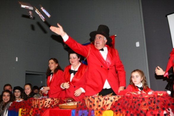 Την Κυριακή στην Πάτρα το Καρναβάλι των παιδιών: Με 10.000 μασκαράδες και σοκολατοπόλεμο [εικόνες]  | iefimerida.gr 2