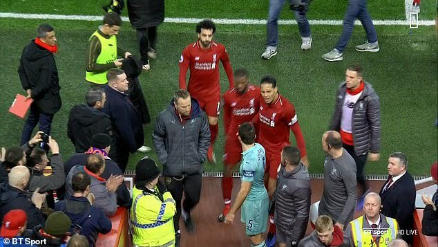 Λίβερπουλ-Αρσεναλ: Επεισόδιο ανάμεσα σε Παπασταθόπουλο και Σαλάχ, Φαν Ντάικ! [βίντεο]  | iefimerida.gr 0