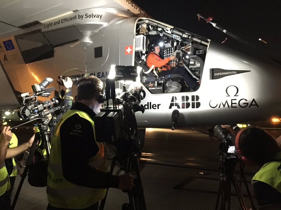 Το Solar Impulse 2 ξεκίνησε το πιο επικίνδυνο ταξίδι -Από τη Νέα Υόρκη στη Σεβίλλη [εικόνες] | iefimerida.gr 2