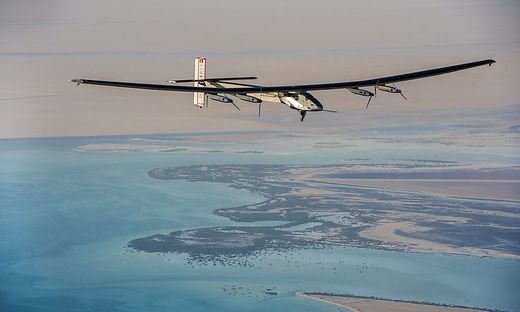 Ο γύρος του κόσμου χωρίς καύσιμα: Το Solar Impulse-2 απογειώθηκε από το Αμπού Ντάμπι [εικόνες & βίντεο] | iefimerida.gr 0
