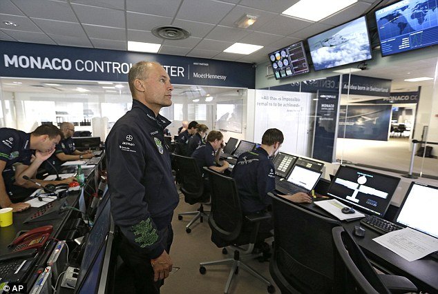 Μια μέρα κράτησε το ταξίδι πάνω από τον Ειρηνικό του Solar Impulse 2 [εικόνες] | iefimerida.gr 2