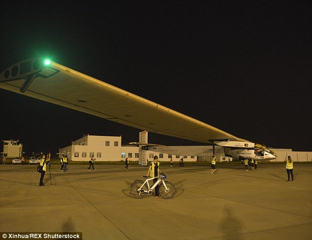 Μια μέρα κράτησε το ταξίδι πάνω από τον Ειρηνικό του Solar Impulse 2 [εικόνες] | iefimerida.gr 0