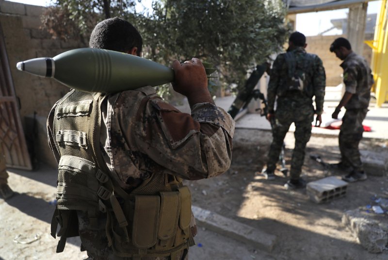 Το ISIS χάνει την πρωτεύουσά του -Στα χέρια Σύρων το 90% της Ράκα [εικόνες] | iefimerida.gr 2