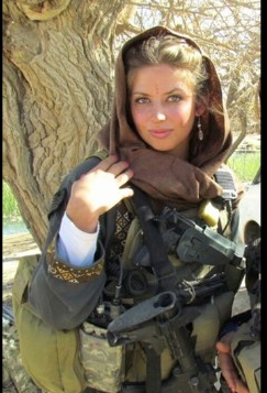 Υπολοχαγός Ρέιτσελ-Η χυμώδης μαζορέτα που κατατάχτηκε στο στρατό [εικόνες] | iefimerida.gr 6