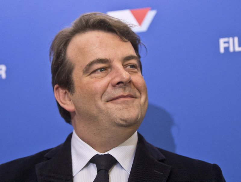 Εξελίξεις στη Γαλλία: Παραιτήθηκε ο εκπρόσωπος του Φιγιόν - Ο Ζιπέ έτοιμος να κατέβει υποψήφιος | iefimerida.gr 0