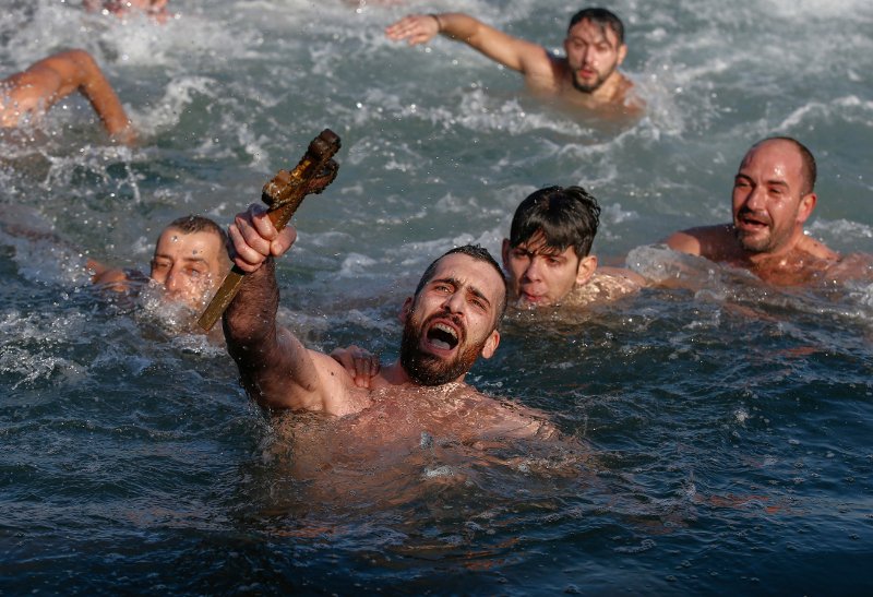 Ο Αγρινιώτης που έπιασε για δεύτερη χρονιά τον Σταυρό στην Κωνσταντινούπολη [εικόνες] | iefimerida.gr 0