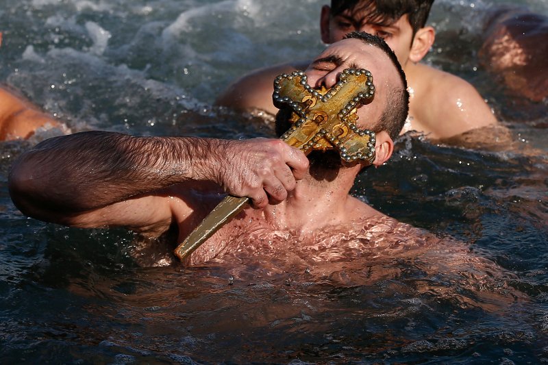 Ο Αγρινιώτης που έπιασε για δεύτερη χρονιά τον Σταυρό στην Κωνσταντινούπολη [εικόνες] | iefimerida.gr 1