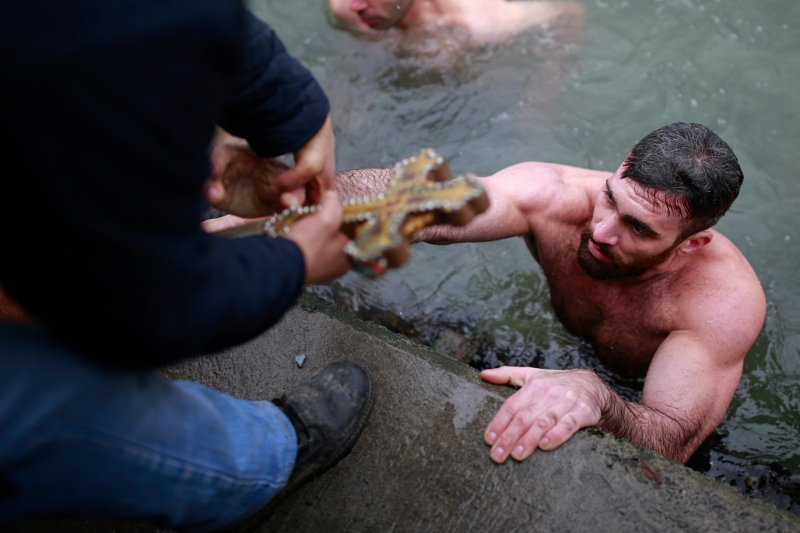 Ο Αγρινιώτης που έπιασε για δεύτερη χρονιά τον Σταυρό στην Κωνσταντινούπολη [εικόνες] | iefimerida.gr 2