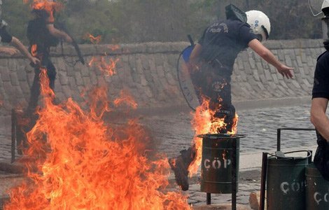 Στις φλόγες η Τουρκία: Οργή και επίθεση κατά του Ερντογάν μετά τους εκατοντάδες νεκρούς στο ορυχείο | iefimerida.gr 3