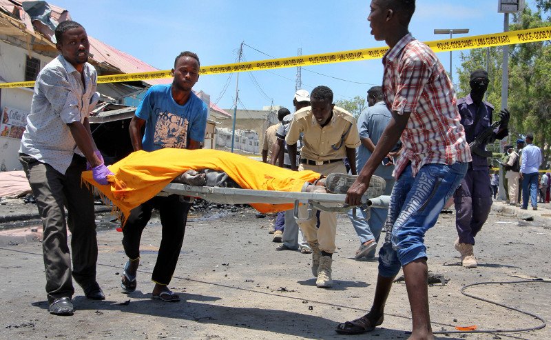 Σομαλία: Τουλάχιστον 19 νεκροί από τρεις βομβιστικές επιθέσεις στην πρωτεύουσα Μογκαντίσου [εικόνες] | iefimerida.gr 1