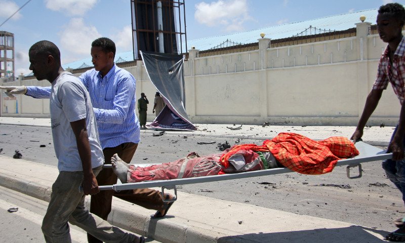 Σομαλία: Τουλάχιστον 19 νεκροί από τρεις βομβιστικές επιθέσεις στην πρωτεύουσα Μογκαντίσου [εικόνες] | iefimerida.gr 4