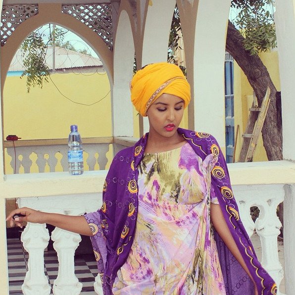 Μοδάτες μαντίλες, χαρά, έξοδοι -27χρονη δείχνει την άλλη πλευρά της ζωής στη Σομαλία [εικόνες]  | iefimerida.gr 0