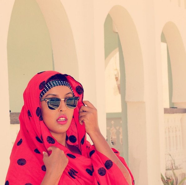 Μοδάτες μαντίλες, χαρά, έξοδοι -27χρονη δείχνει την άλλη πλευρά της ζωής στη Σομαλία [εικόνες]  | iefimerida.gr 9