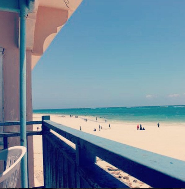 Μοδάτες μαντίλες, χαρά, έξοδοι -27χρονη δείχνει την άλλη πλευρά της ζωής στη Σομαλία [εικόνες]  | iefimerida.gr 1