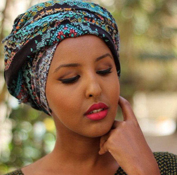 Μοδάτες μαντίλες, χαρά, έξοδοι -27χρονη δείχνει την άλλη πλευρά της ζωής στη Σομαλία [εικόνες]  | iefimerida.gr 13