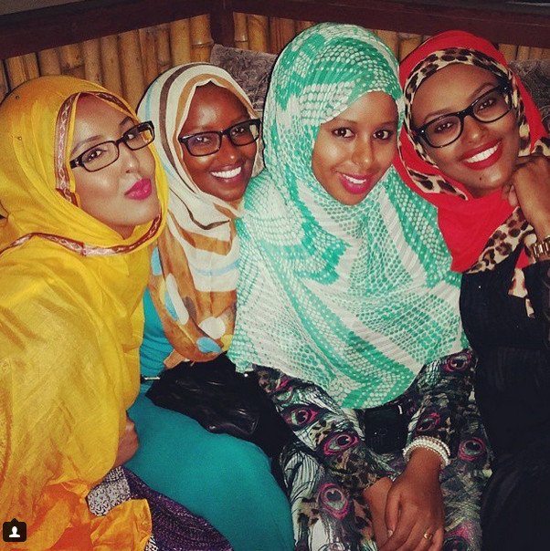 Μοδάτες μαντίλες, χαρά, έξοδοι -27χρονη δείχνει την άλλη πλευρά της ζωής στη Σομαλία [εικόνες]  | iefimerida.gr 19