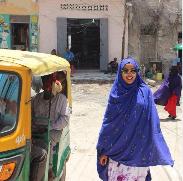 Μοδάτες μαντίλες, χαρά, έξοδοι -27χρονη δείχνει την άλλη πλευρά της ζωής στη Σομαλία [εικόνες]  | iefimerida.gr 26