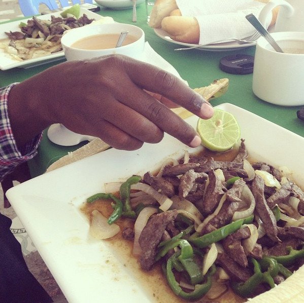 Μοδάτες μαντίλες, χαρά, έξοδοι -27χρονη δείχνει την άλλη πλευρά της ζωής στη Σομαλία [εικόνες]  | iefimerida.gr 25