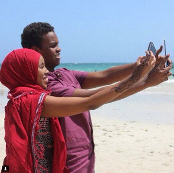 Μοδάτες μαντίλες, χαρά, έξοδοι -27χρονη δείχνει την άλλη πλευρά της ζωής στη Σομαλία [εικόνες]  | iefimerida.gr 4