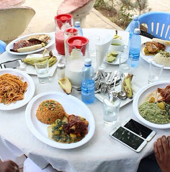 Μοδάτες μαντίλες, χαρά, έξοδοι -27χρονη δείχνει την άλλη πλευρά της ζωής στη Σομαλία [εικόνες]  | iefimerida.gr 6