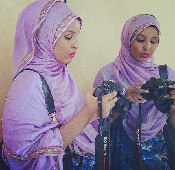 Μοδάτες μαντίλες, χαρά, έξοδοι -27χρονη δείχνει την άλλη πλευρά της ζωής στη Σομαλία [εικόνες]  | iefimerida.gr 7