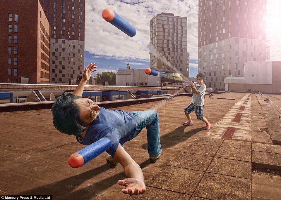 Οι τρελές περιπέτειες ενός 8χρονου -Κρεμιέται από κινούμενο τρένο, πετάει πάνω σε φτερό αεροπλάνου [εικόνες] | iefimerida.gr 0