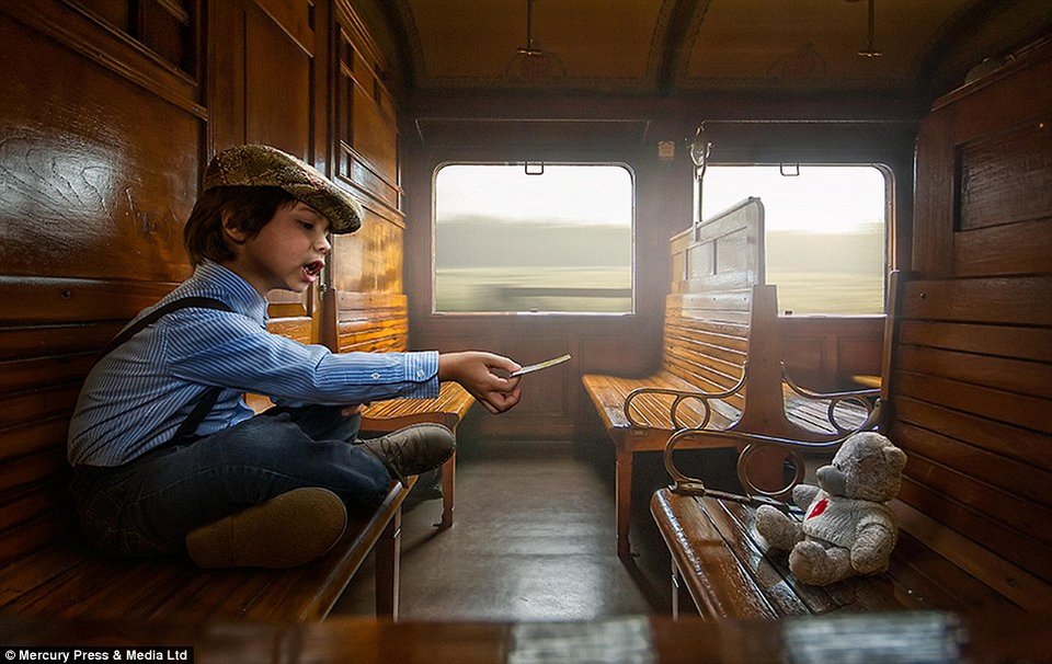 Οι τρελές περιπέτειες ενός 8χρονου -Κρεμιέται από κινούμενο τρένο, πετάει πάνω σε φτερό αεροπλάνου [εικόνες] | iefimerida.gr 5