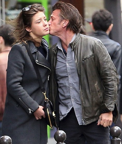 Φιλιά στη μέση του δρόμου αντάλλαξαν Σον Πεν και Ελληνίδα ηθοποιός [εικόνες] | iefimerida.gr 2