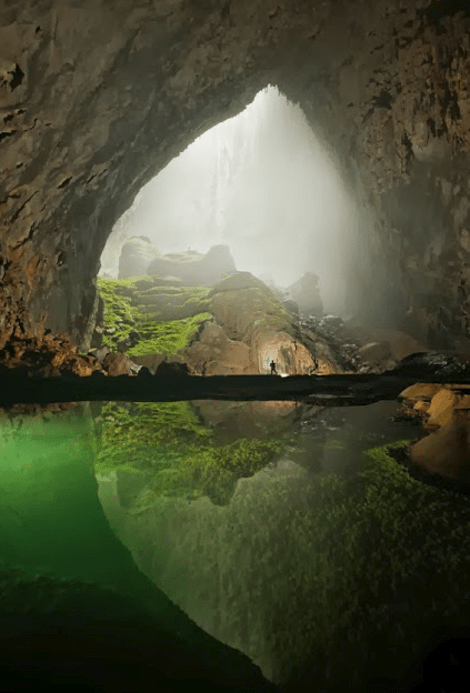 H μεγαλύτερη σπηλιά στον κόσμο με τη δική της ζούγκλα, ποτάμι και τεράστια μαργαριτάρια [εικόνες] | iefimerida.gr 4