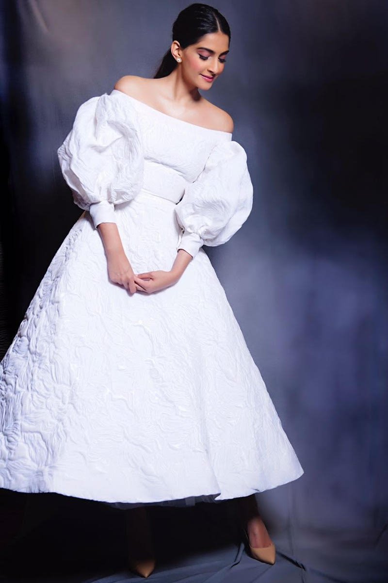 Σταρ του Bollywood στην πρεμιέρα της, με Celia Kritharioti -Ενα διαφορετικό και απρόσμενο νυφικό [εικόνες] | iefimerida.gr 1