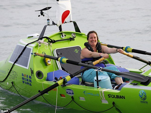 Αυτή είναι η Αμερικανίδα που ξεκίνησε να διασχίζει τον Ειρηνικό με βάρκα [εικόνες] | iefimerida.gr 4