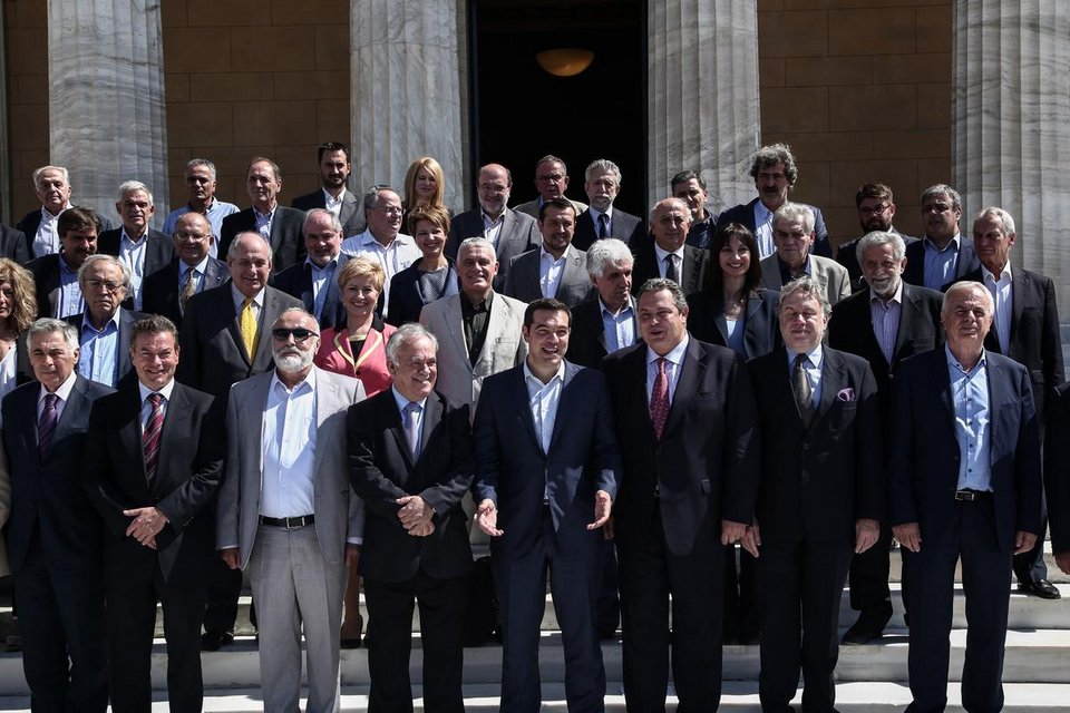 Οι 45 και ο πρωθυπουργός -Οι υπουργοί φωτογραφίζονται μαζί με τον Τσίπρα [εικόνες] | iefimerida.gr 4