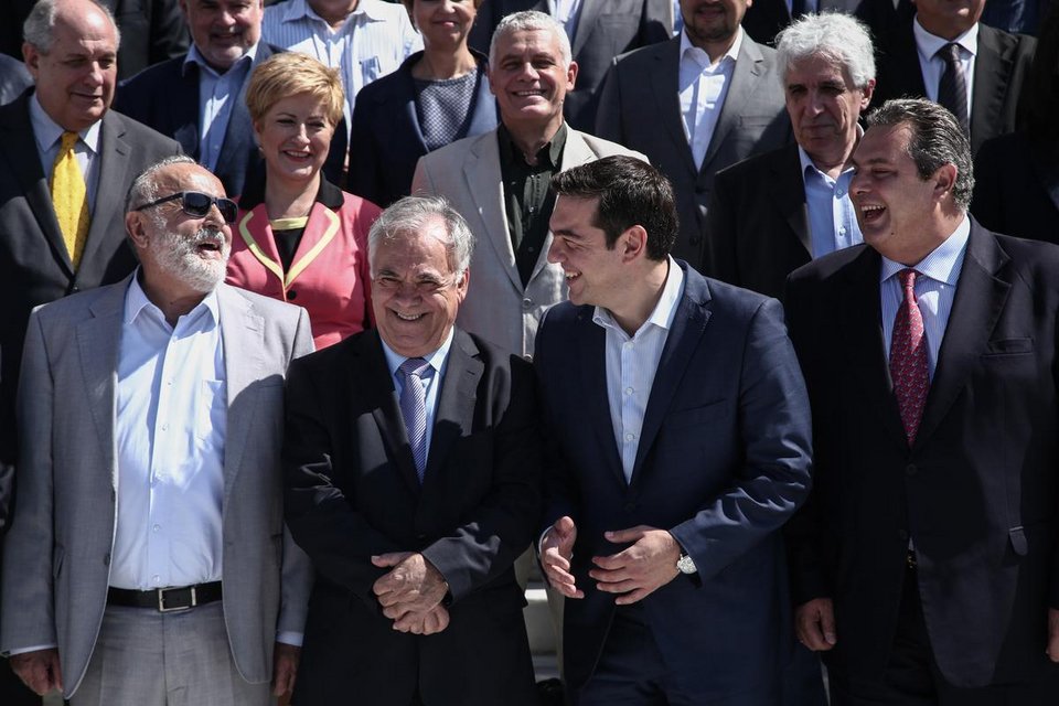 Οι 45 και ο πρωθυπουργός -Οι υπουργοί φωτογραφίζονται μαζί με τον Τσίπρα [εικόνες] | iefimerida.gr 3