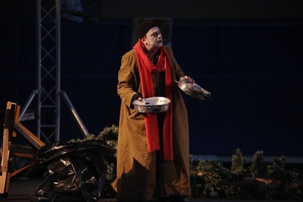 Ο Βαρουφάκης το παλεύει: Ως και θεατρική παράσταση ανέβασε πριν μιλήσει σε οπαδούς του! [εικόνες] | iefimerida.gr 2