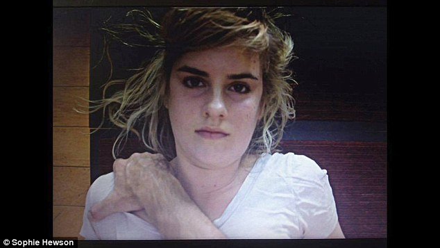 Καλλιτέχνις γύρισε βίντεο την ώρα που τη «βίαζαν» [εικόνες] | iefimerida.gr 0