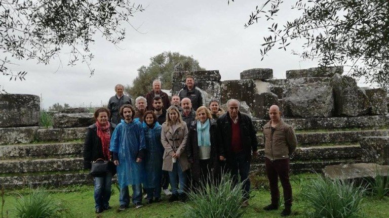 Οι οπαδοί του Σώρρα  μαζεύτηκαν στο Αγρίνιο και έκαναν επίκληση στο... άπειρο [εικόνες] | iefimerida.gr 4