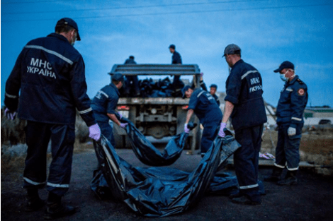 Ακόμη μια ταπείνωση: Οι φιλορώσοι φορτώνουν τους νεκρούς του Βοeing σε σκουπιδιάρικα [εικόνες] | iefimerida.gr 0