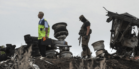 Ακόμη μια ταπείνωση: Οι φιλορώσοι φορτώνουν τους νεκρούς του Βοeing σε σκουπιδιάρικα [εικόνες] | iefimerida.gr 9