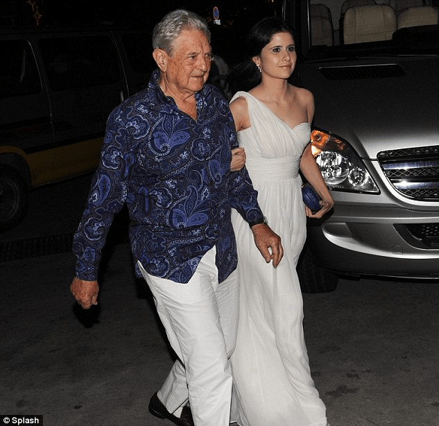 H ερωμένη του Τζορτζ Σόρος τον χτύπησε γιατί δεν της αγόρασε διαμέρισμα [εικόνες] | iefimerida.gr 6