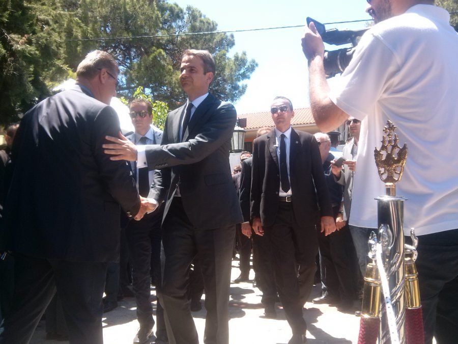 Η Κρητική γη υποδέχτηκε τον Κων. Μητσοτάκη -Με μπαλωθιές το τελευταίο αντίο | iefimerida.gr 25