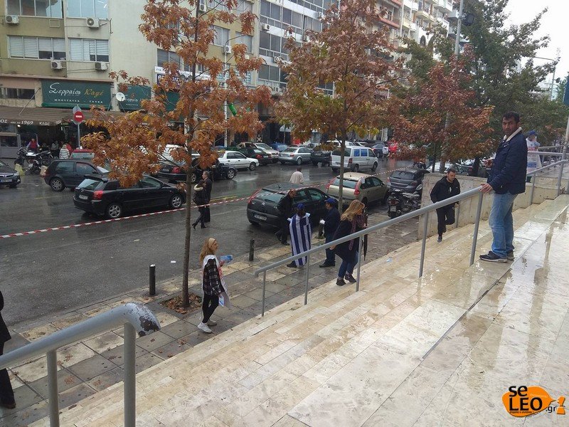 Θεσσαλονίκη: Οπαδοί του Σώρρα έξω από τα δικαστήρια -«Είναι αθώος» [εικόνες] | iefimerida.gr 1