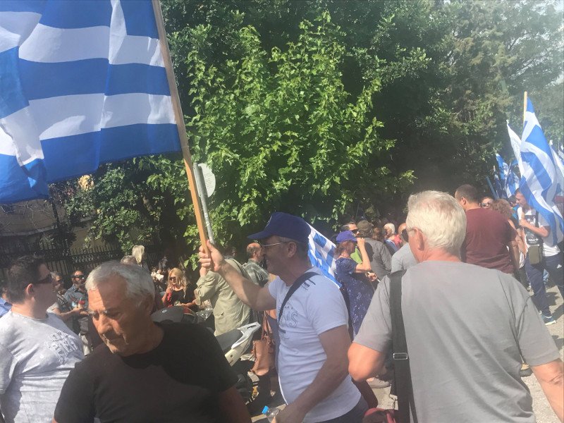 Οπαδοί του Αρτέμη Σώρρα στα δικαστήρια -Με πούλμαν, φώναξαν συνθήματα υπέρ του [εικόνες & βίντεο] | iefimerida.gr 3