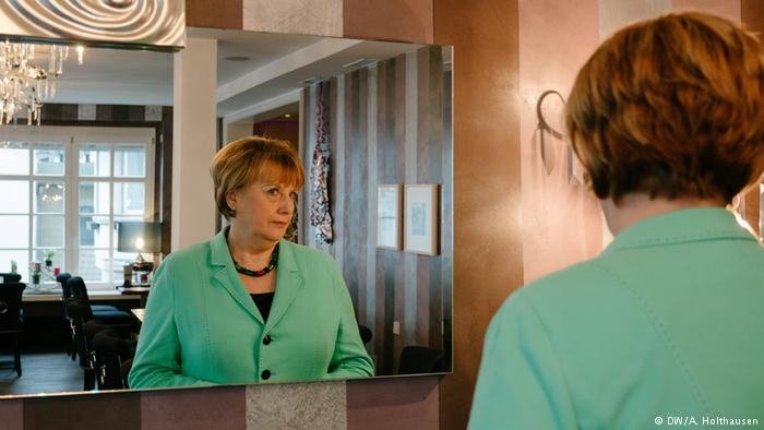 «Φτυστή» η Μέρκελ -Γνωρίστε την επαγγελματία σωσία της Γερμανίδας καγκελαρίου [εικόνες] | iefimerida.gr 2